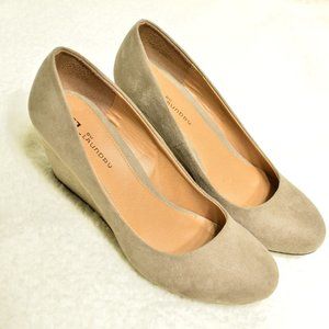 CL Chinese Laundry Nima Taupe Suede Wedge Pump 9.5